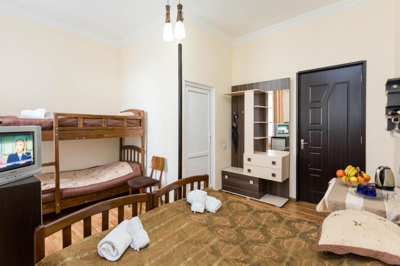 Gis Guest House Tiflis Exterior foto